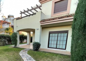 Casa en Ruta de la Plata con piscina comunitaria